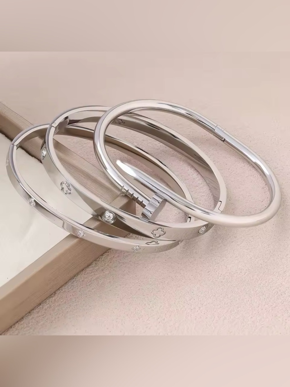 3 ps Elegant Silver-Tone Bangle Bracelet Set. Stainless Steel Stackable Bracelet - Picture 2 of 5